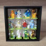 - Suport pentru minifigurine LEGO