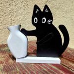 - Vază decorativă: Pisica năzdrăvană