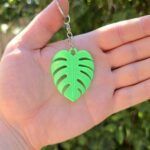 - Breloc: Monstera