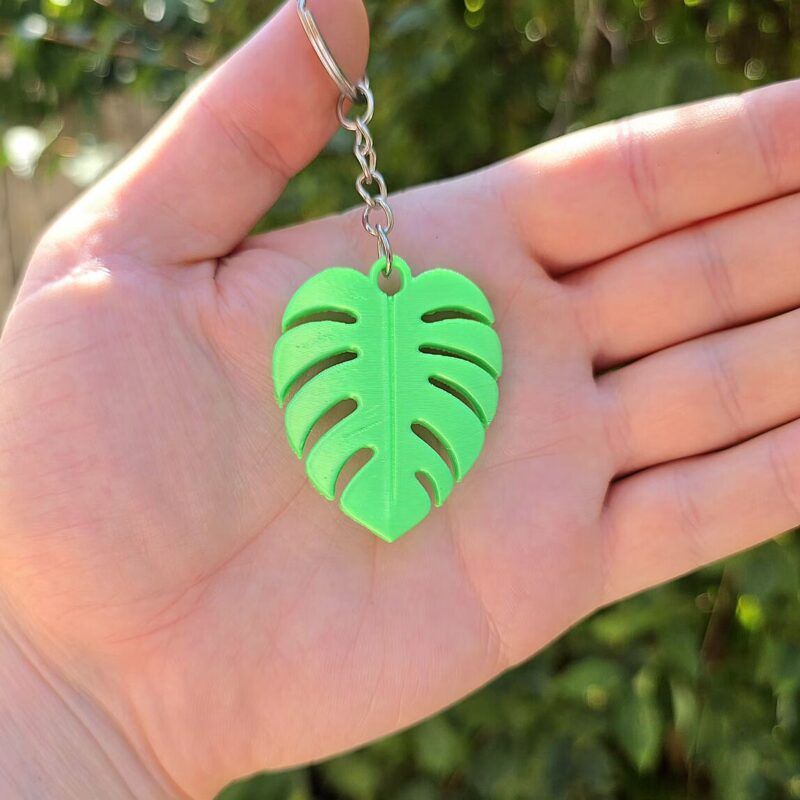 - Breloc: Monstera